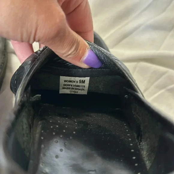 LL Bean Women's Black Leather Slip On Floral Embossed Nursing Work Clogs 9 M - Picture 6 of 7